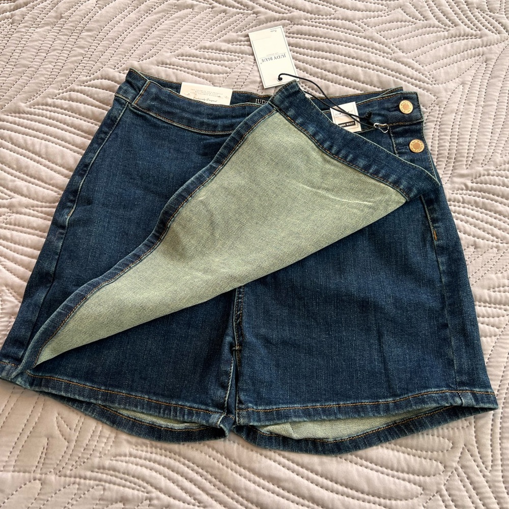 Judy Blue Skort - dark wash (M)